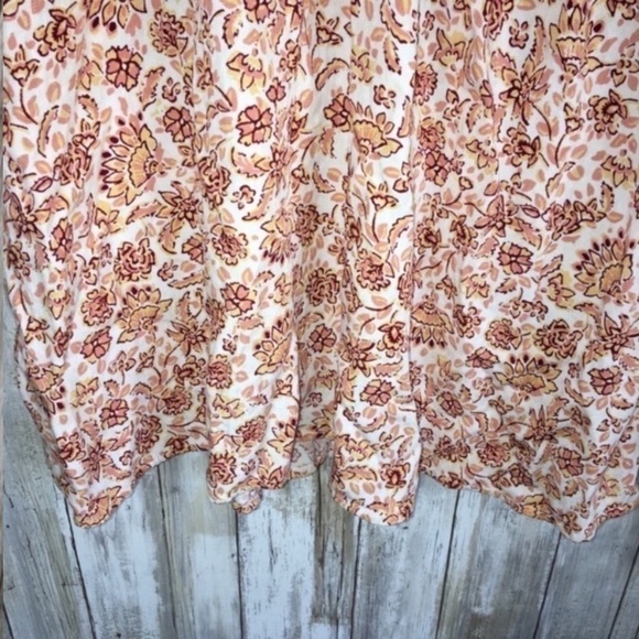 NWT Ingrid & Isabel Floral Tie Neck Blouse - Picture 3 of 5